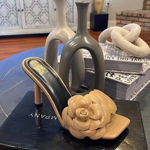 Floral Detail Mule*Must have